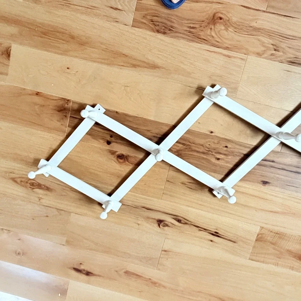 White Wooden Accordion Wall Rack Expandable 10 Peg Hat Coat Hanger Decor